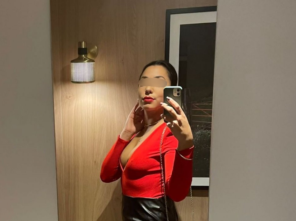 Latina girlfriend get exposed