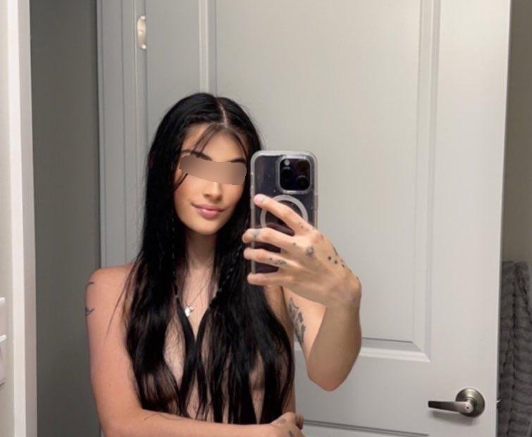 Hot model get leacked